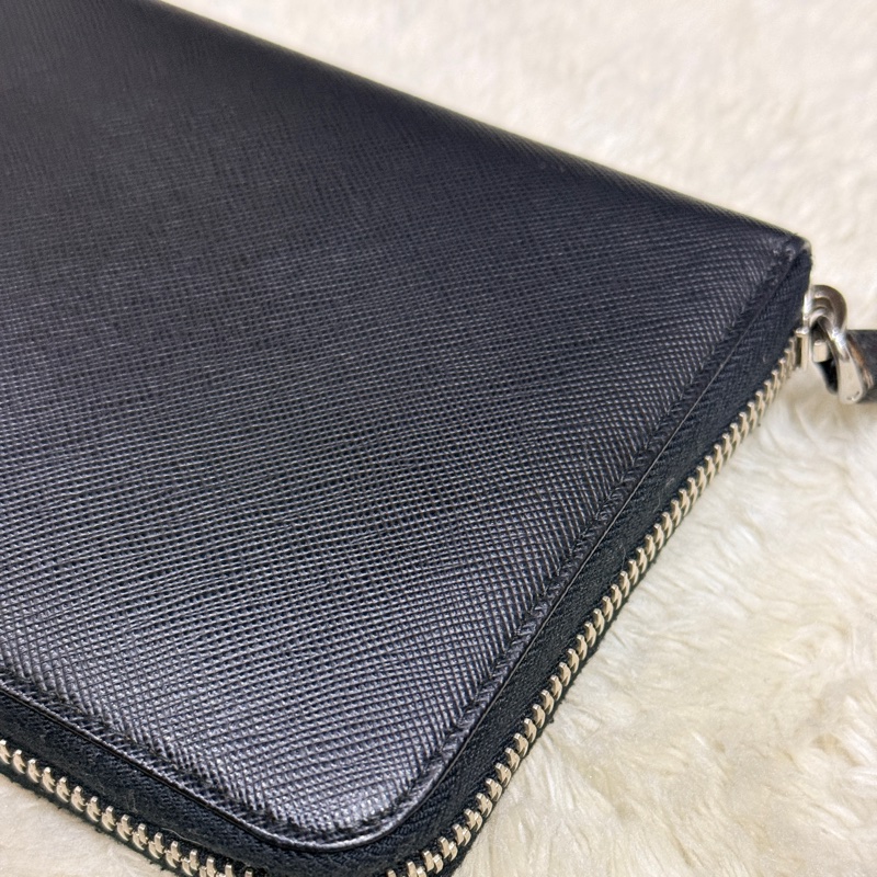 未使用閑置品✨專櫃近4萬🏅商務人士必備的Prada黑色防刮牛皮拉鍊長夾  商務長夾 護照錢包 卡層多 有拉鍊零錢袋-14