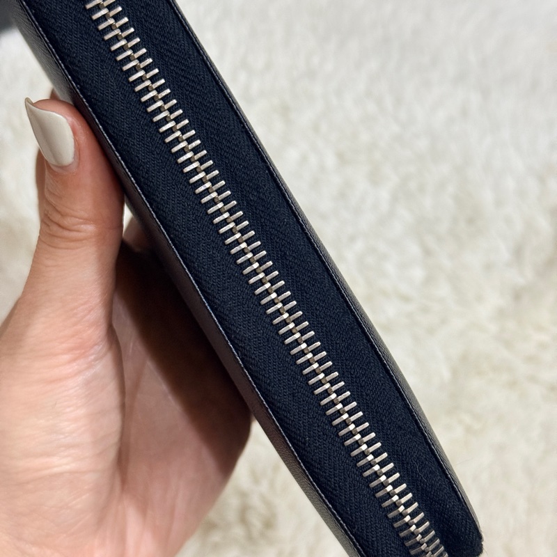 未使用閑置品✨專櫃近4萬🏅商務人士必備的Prada黑色防刮牛皮拉鍊長夾  商務長夾 護照錢包 卡層多 有拉鍊零錢袋-23