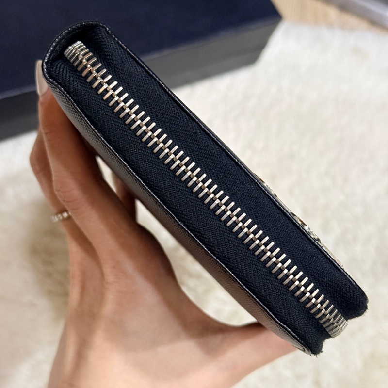 未使用閑置品✨專櫃近4萬🏅商務人士必備的Prada黑色防刮牛皮拉鍊長夾  商務長夾 護照錢包 卡層多 有拉鍊零錢袋-25