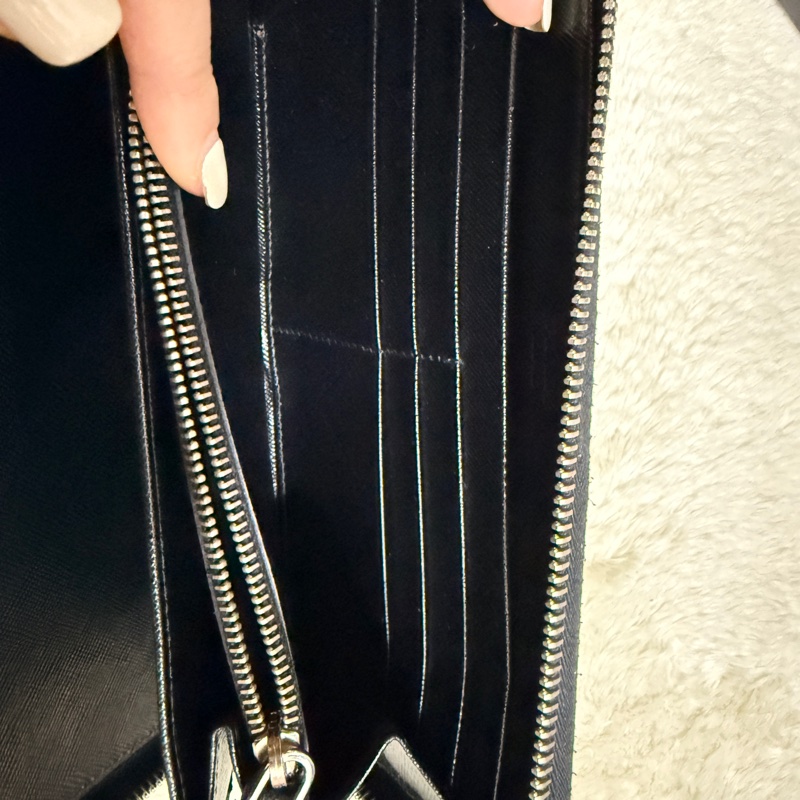 未使用閑置品✨專櫃近4萬🏅商務人士必備的Prada黑色防刮牛皮拉鍊長夾  商務長夾 護照錢包 卡層多 有拉鍊零錢袋-38