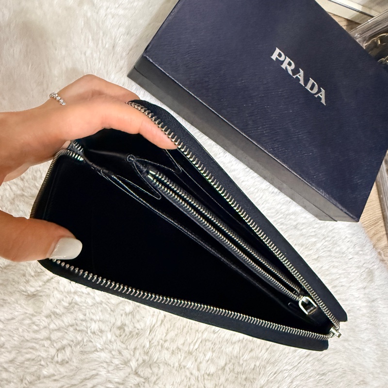 未使用閑置品✨專櫃近4萬🏅商務人士必備的Prada黑色防刮牛皮拉鍊長夾  商務長夾 護照錢包 卡層多 有拉鍊零錢袋-41
