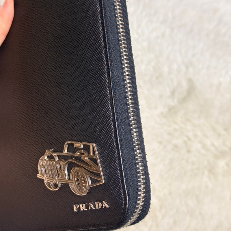 未使用閑置品✨專櫃近4萬🏅商務人士必備的Prada黑色防刮牛皮拉鍊長夾  商務長夾 護照錢包 卡層多 有拉鍊零錢袋-46