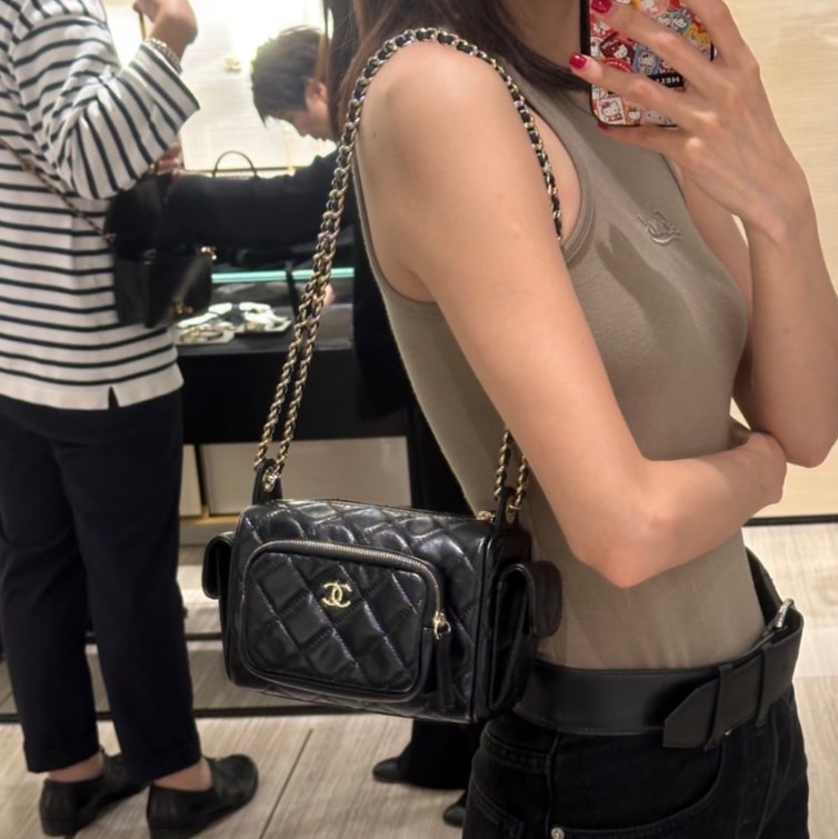 Chanel 黑金保齡球包小號-2