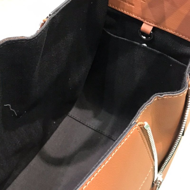 🎊佳節特賣🎁Loewe 經典小牛皮 Compact Hammock 吊床包 焦糖色-14