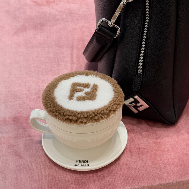 🎉新品好折扣✨Fendi 7AS402 卡布奇諾造型零錢包吊飾 拿鐵咖啡色-2