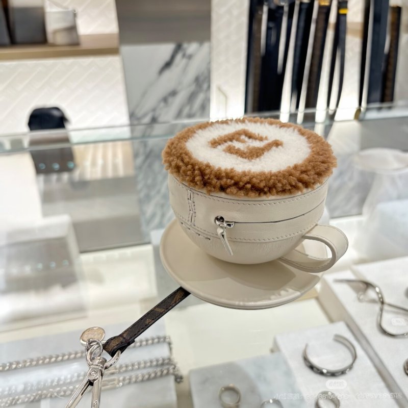 🎉新品好折扣✨Fendi 7AS402 卡布奇諾造型零錢包吊飾 拿鐵咖啡色-3