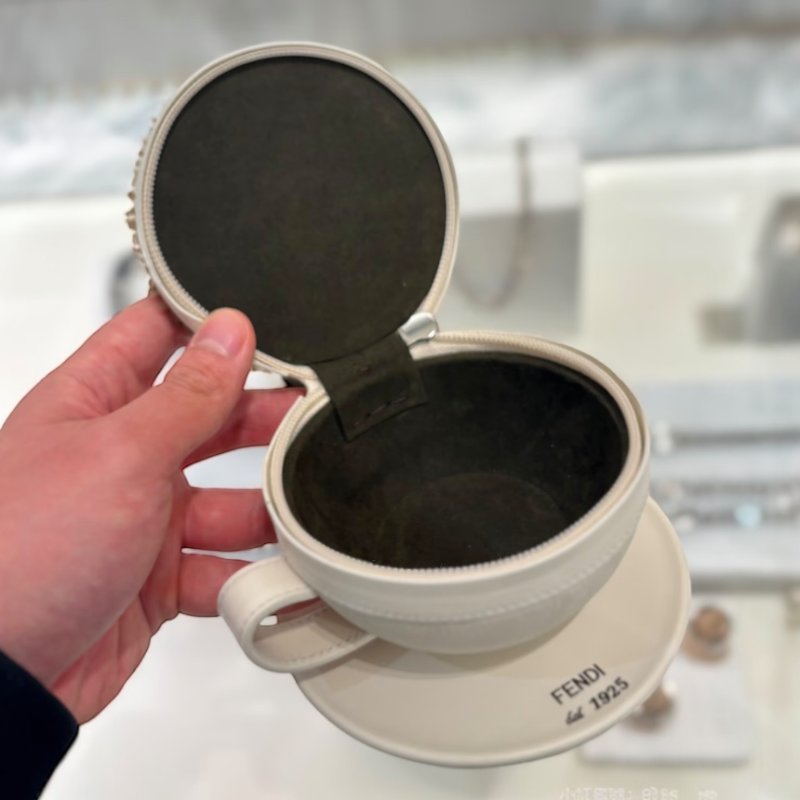 🎉新品好折扣✨Fendi 7AS402 卡布奇諾造型零錢包吊飾 拿鐵咖啡色-5