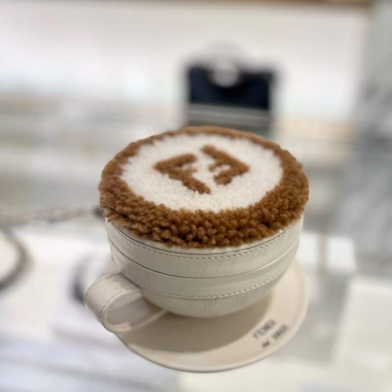 🎉新品好折扣✨Fendi 7AS402 卡布奇諾造型零錢包吊飾 拿鐵咖啡色-6