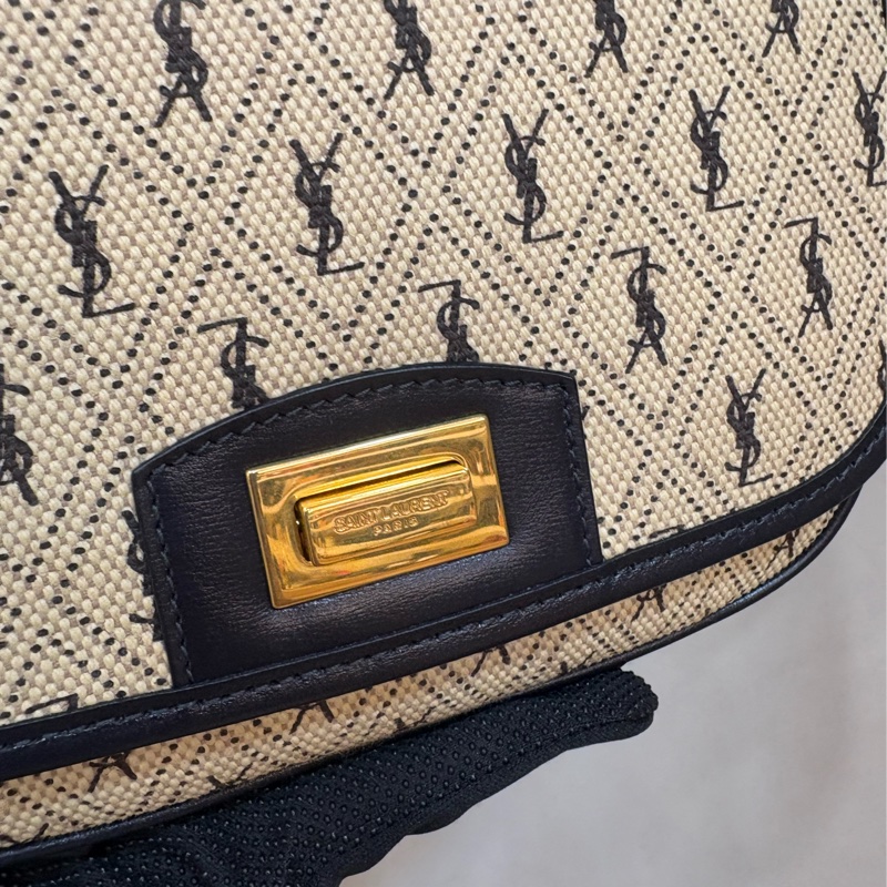 ysl 滿版logo 帆布拼皮革馬鞍包-1