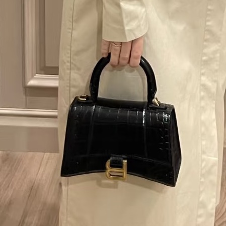 俐落必收款✨99新🈶購證😍BalenciagaXS黑金鱷魚壓紋沙漏包手提包-1