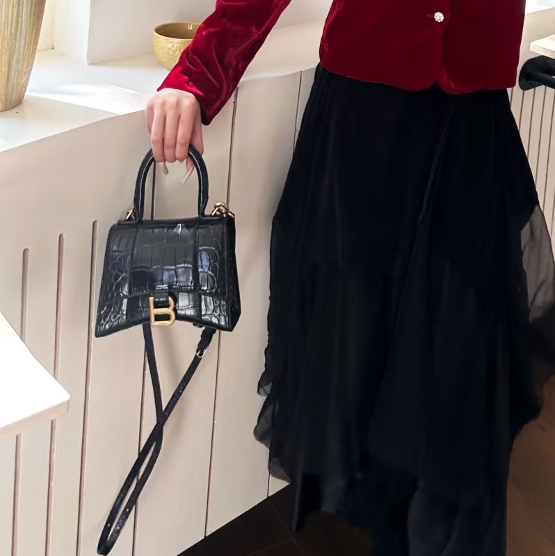 俐落必收款✨99新🈶購證😍BalenciagaXS黑金鱷魚壓紋沙漏包手提包-2