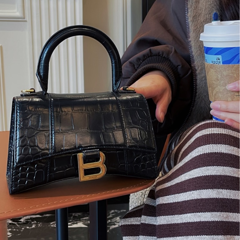 俐落必收款✨99新🈶購證😍BalenciagaXS黑金鱷魚壓紋沙漏包手提包-5