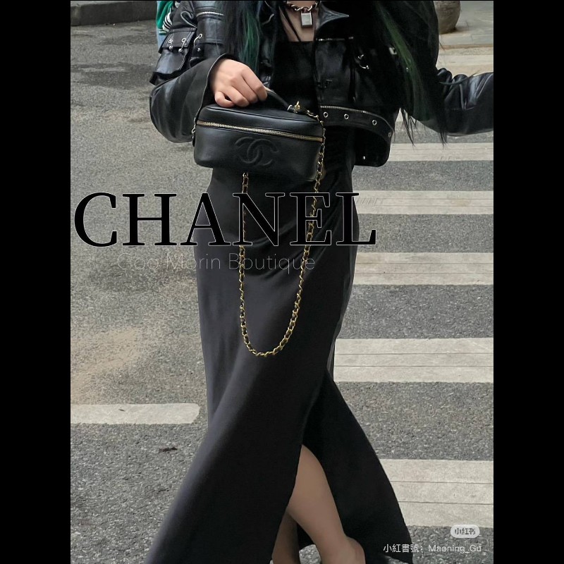 Chanel Vintage 黑色魚子醬橫版化妝包-0