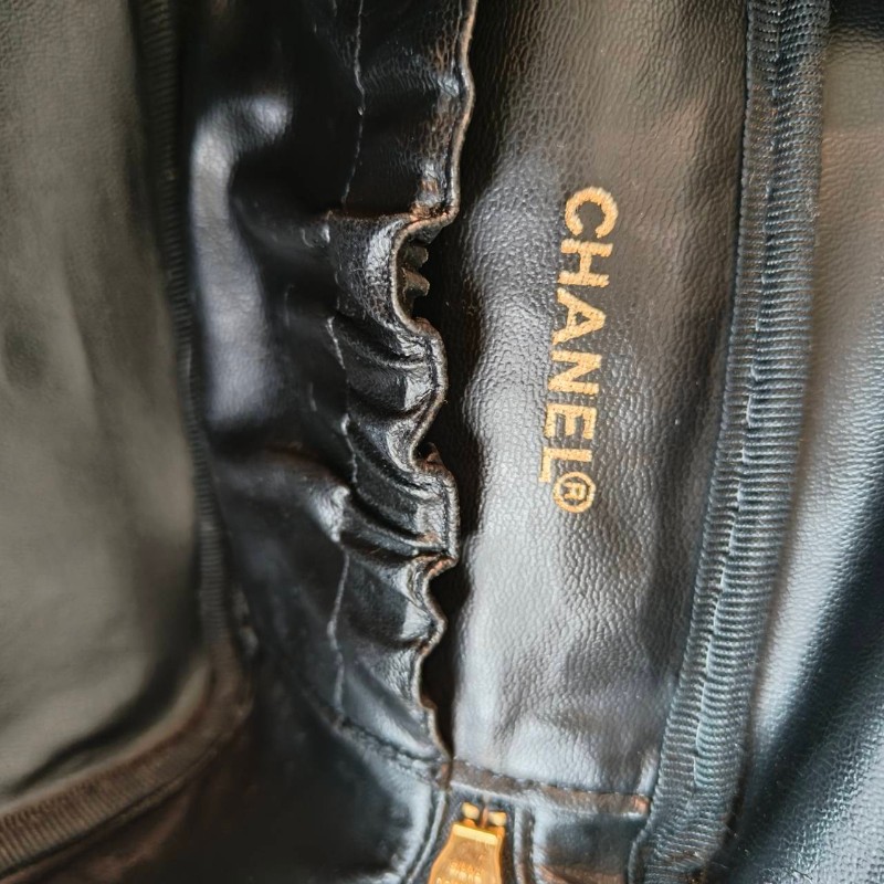 Chanel Vintage 黑色魚子醬橫版化妝包-14