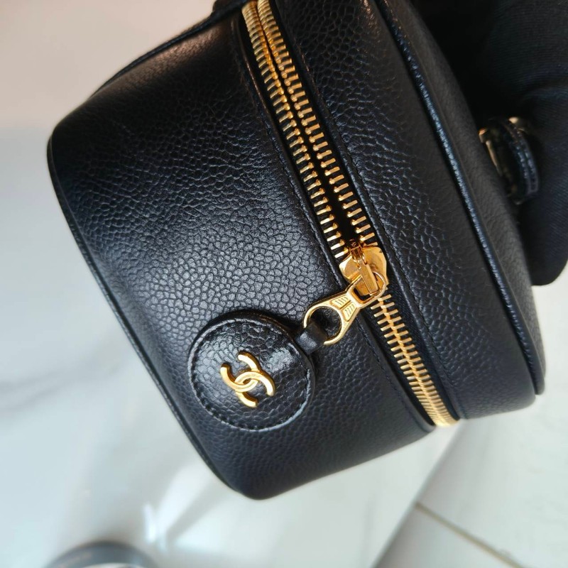 Chanel Vintage 黑色魚子醬橫版化妝包-16