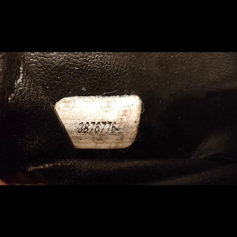 Chanel Vintage 黑色魚子醬橫版化妝包-18