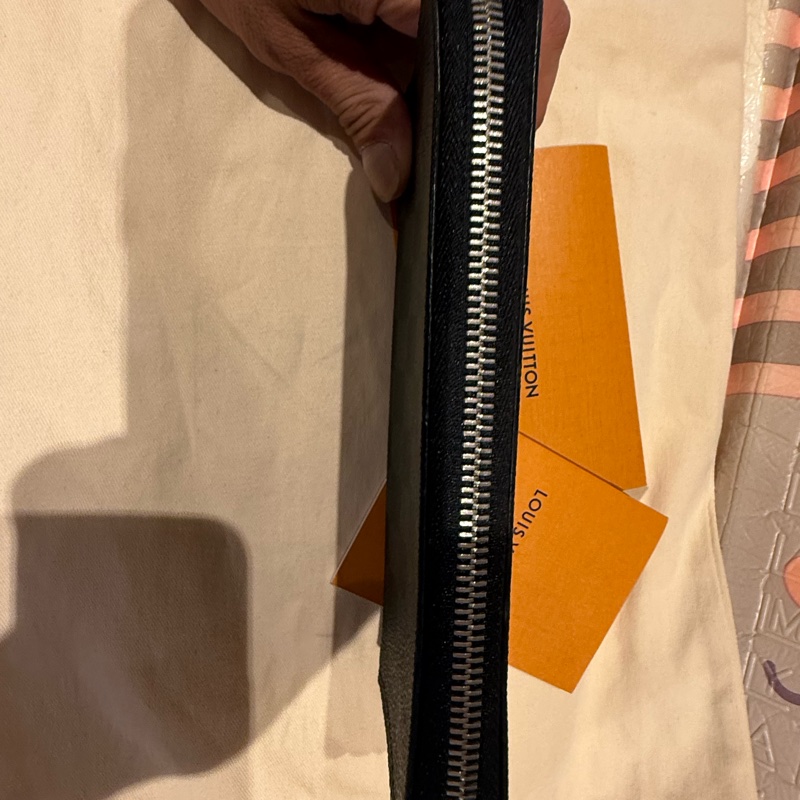 Louis Vuitton zipper wallet-1