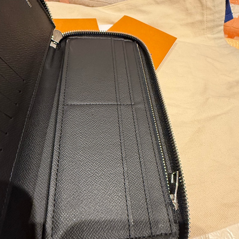 Louis Vuitton zipper wallet-11