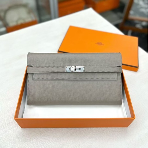 Hermes M8銀河灰Kelly長錢包，C刻，epsom，五金部份膜在，無磨損，附件原盒