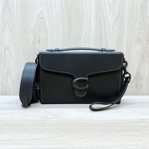 COACH包包黑牛皮黑釦方箱形下蓋側背包