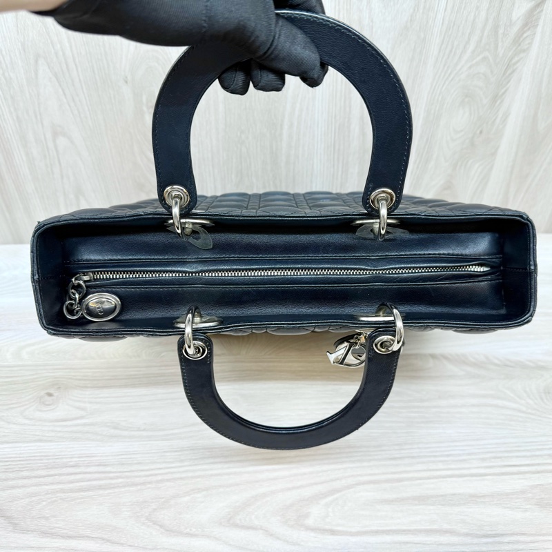 DIOR黑色羊皮銀釦Lady Dior Large7格黛妃包-6