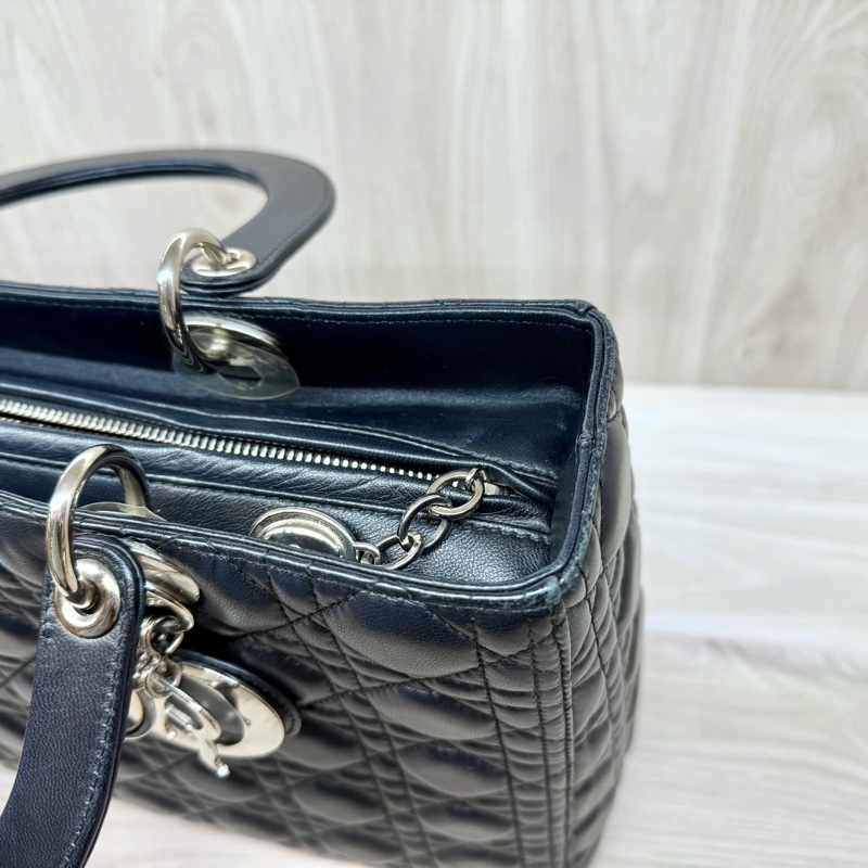 DIOR黑色羊皮銀釦Lady Dior Large7格黛妃包-14