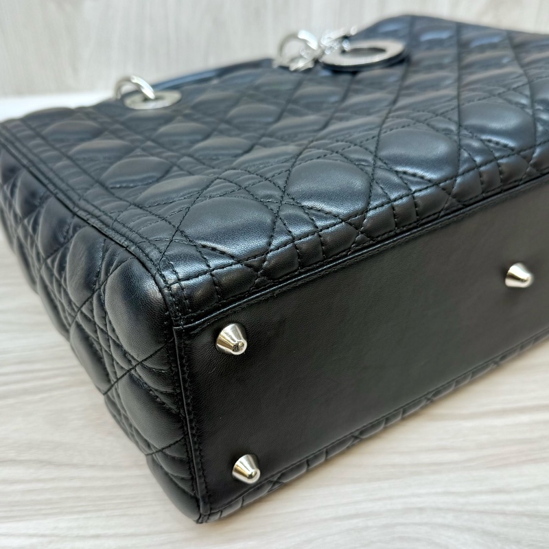 DIOR黑色羊皮銀釦Lady Dior Large7格黛妃包-17