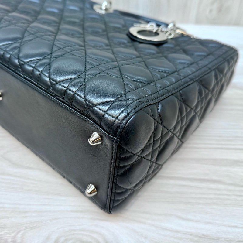 DIOR黑色羊皮銀釦Lady Dior Large7格黛妃包-18