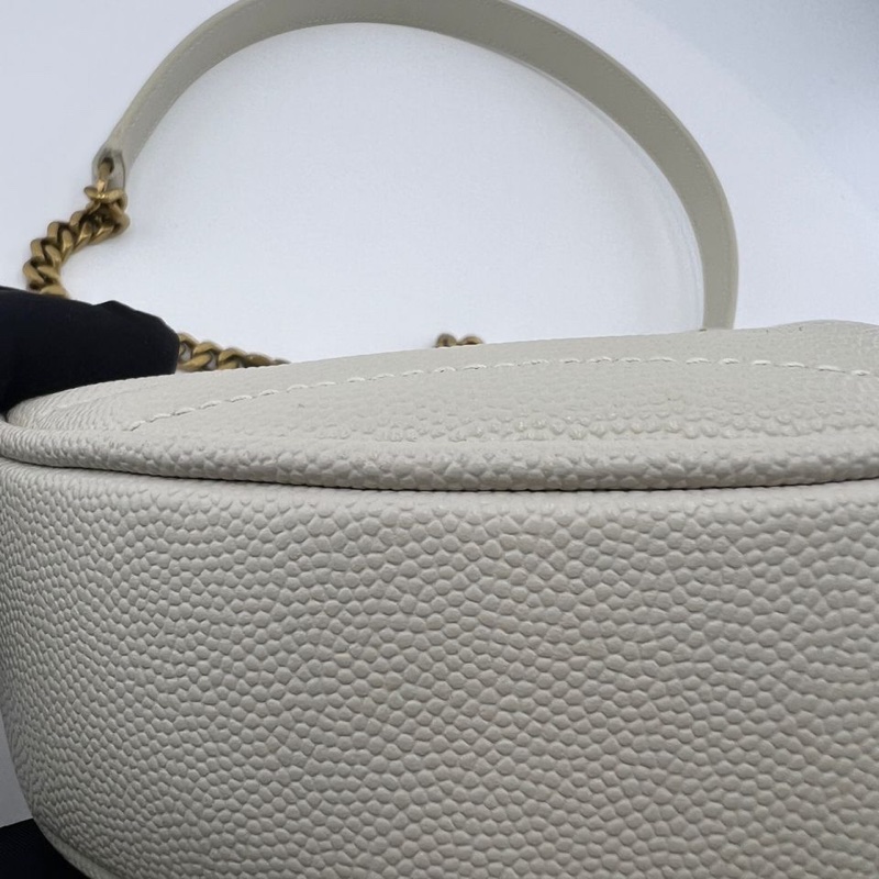 聖羅蘭 YSL 圓餅肩袋魚子醬皮紋白色-5