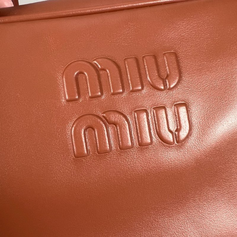 MIUMIU 5BB172 干邑色皮Beau 革手挽袋包-10