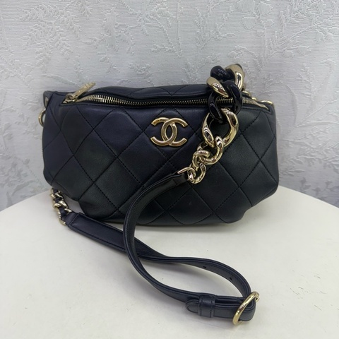 chanel 腰包配金色金屬配件