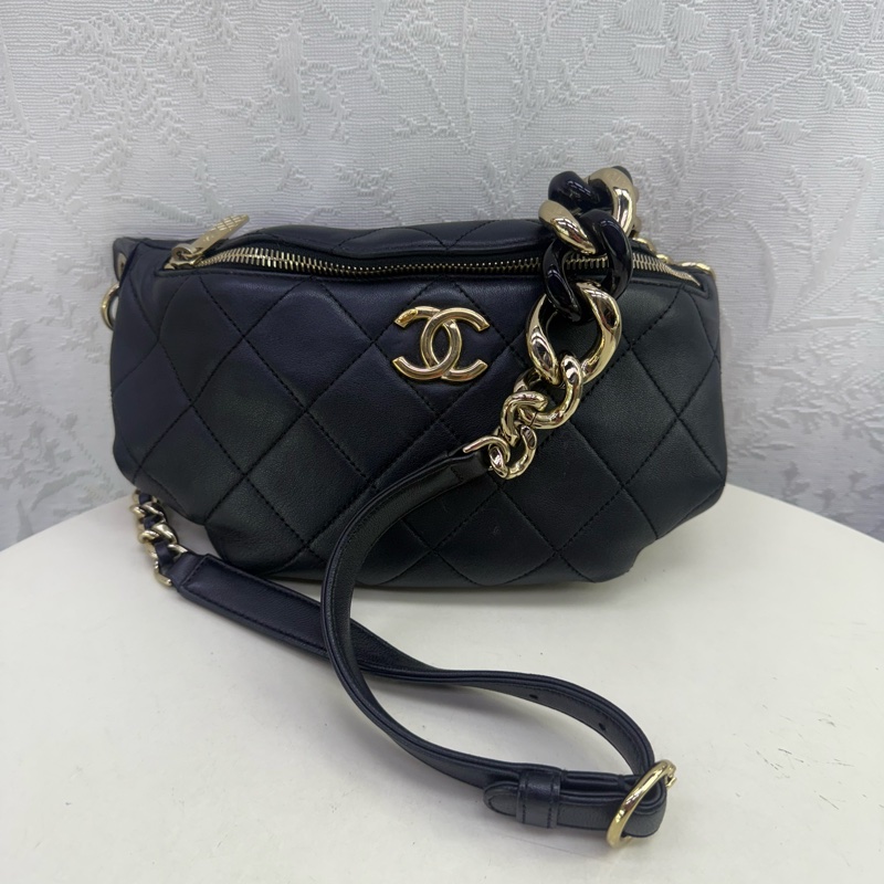 chanel 腰包配金色金屬配件-0