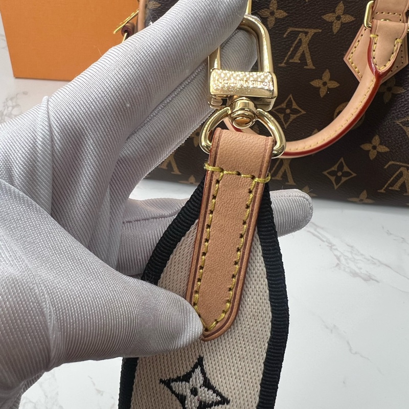 💗香緹國際精品💗 729 LV Speedy20 黑肩帶-15