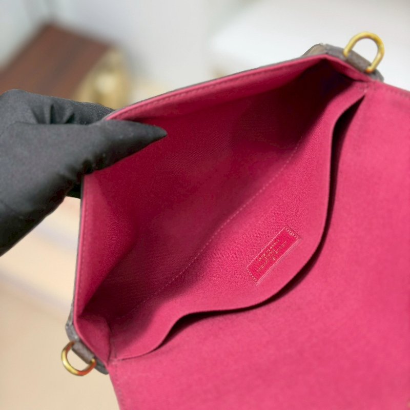 🏷LV 路易威登．Félicie Pochette 三合一 woc M81896-17