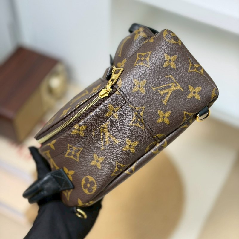 (近全新、全配✨送禮等級)🏷LV 路易威登．Mini小書包 新款拉鍊 芯片款 M44873-2