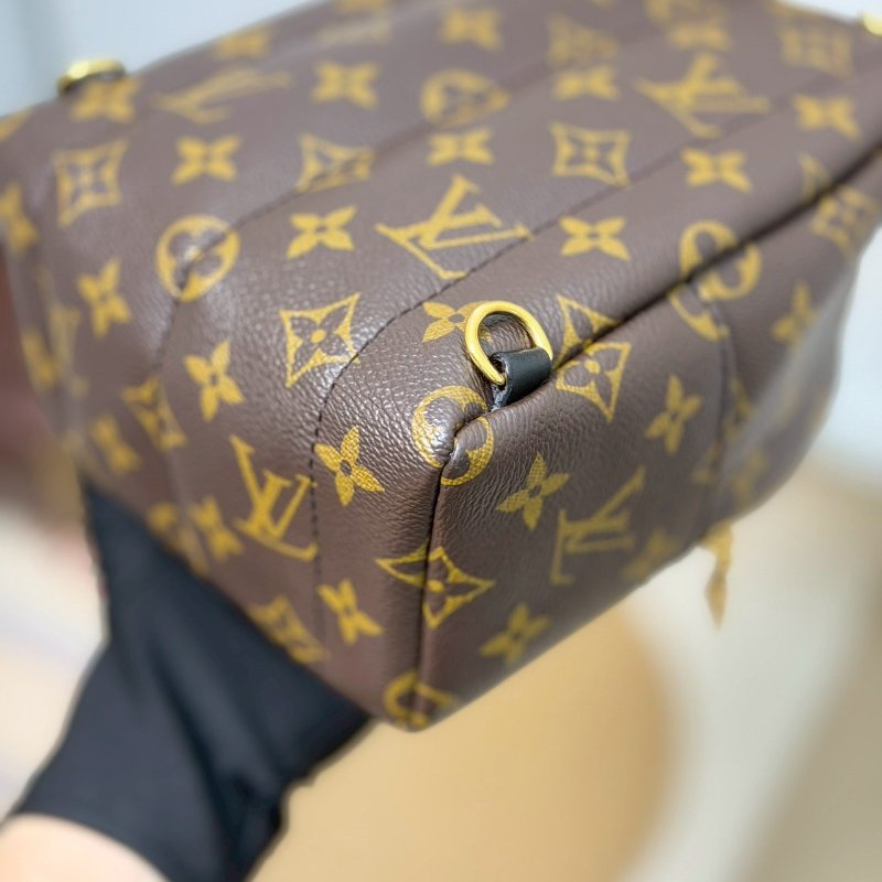 (近全新、全配✨送禮等級)🏷LV 路易威登．Mini小書包 新款拉鍊 芯片款 M44873-7