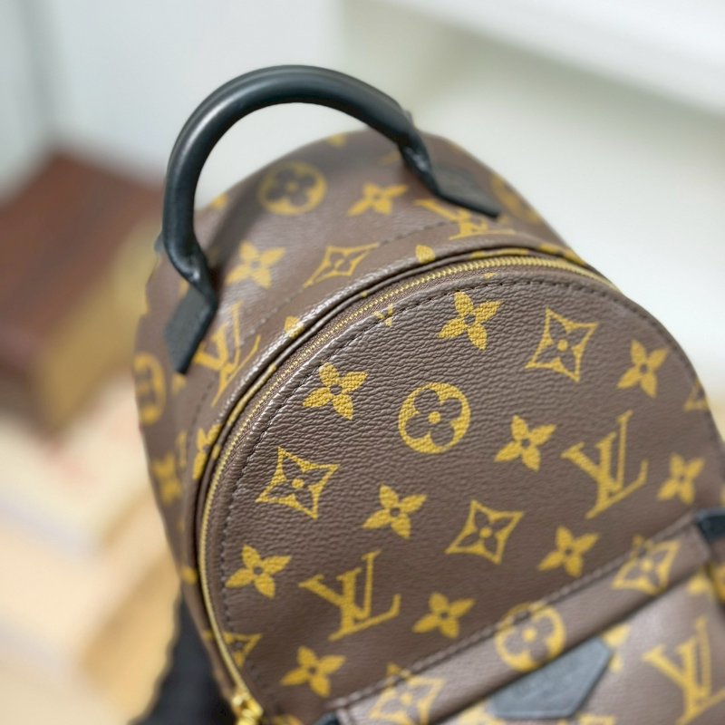 (近全新、全配✨送禮等級)🏷LV 路易威登．Mini小書包 新款拉鍊 芯片款 M44873-10