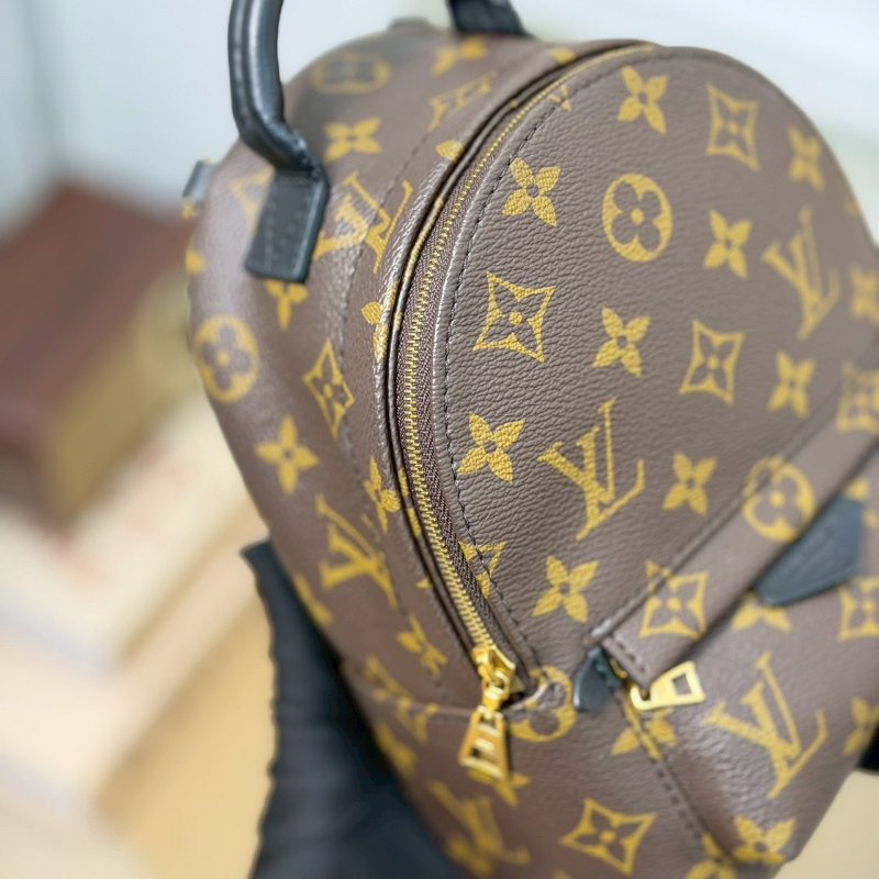 (近全新、全配✨送禮等級)🏷LV 路易威登．Mini小書包 新款拉鍊 芯片款 M44873-11