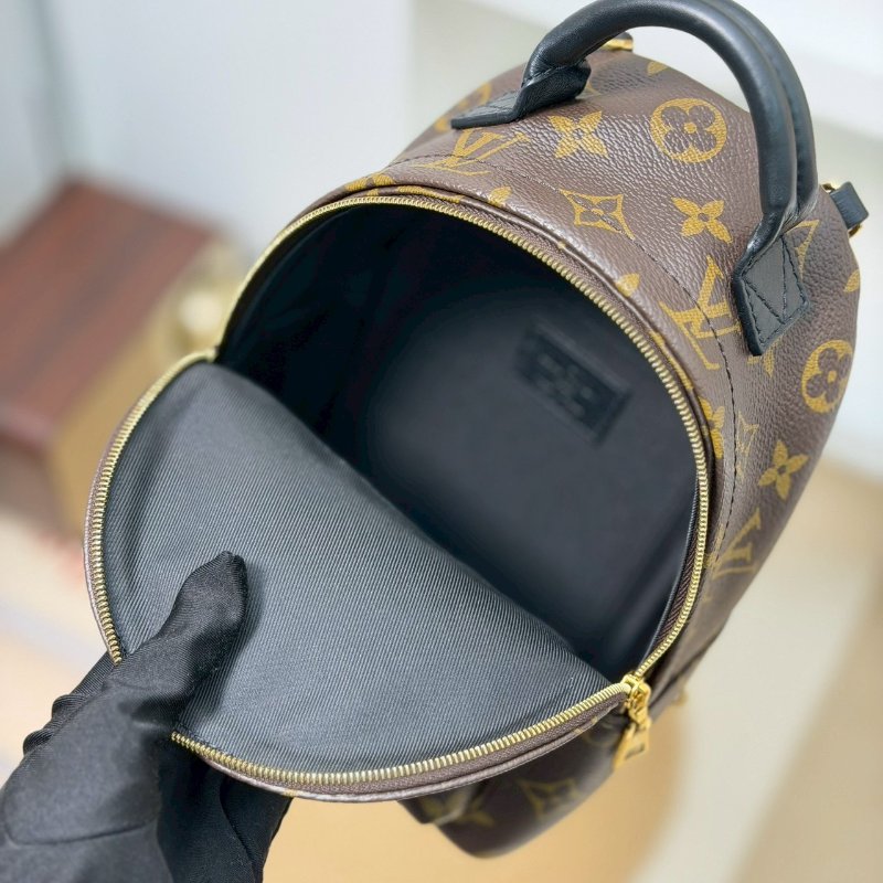 (近全新、全配✨送禮等級)🏷LV 路易威登．Mini小書包 新款拉鍊 芯片款 M44873-14