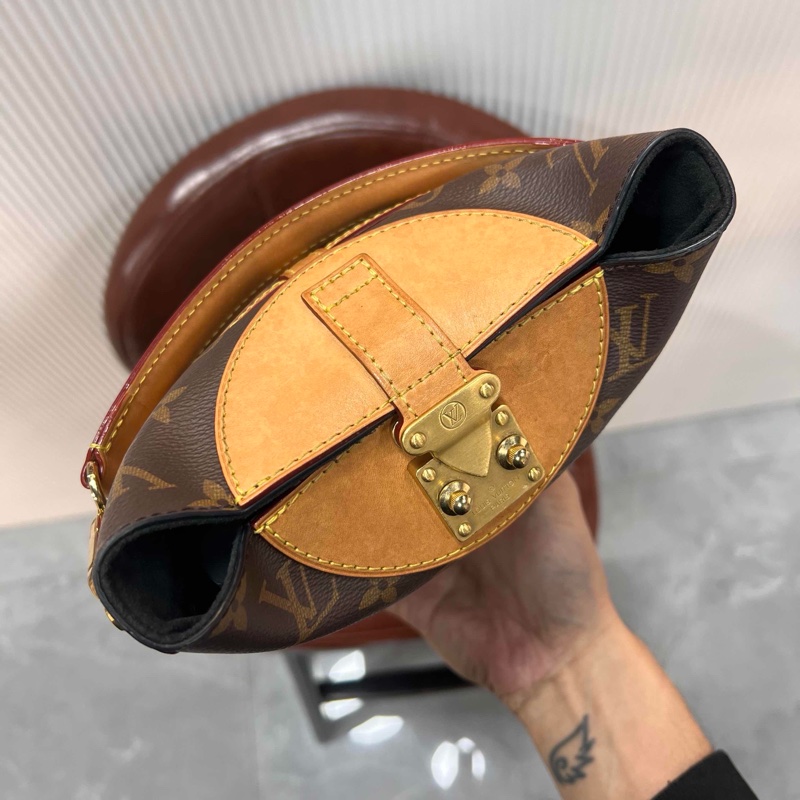 LV 路易威登 Duffle 老花薯條包 有長肩帶 尺寸14×14×21cm 22年芯片款 97新-6