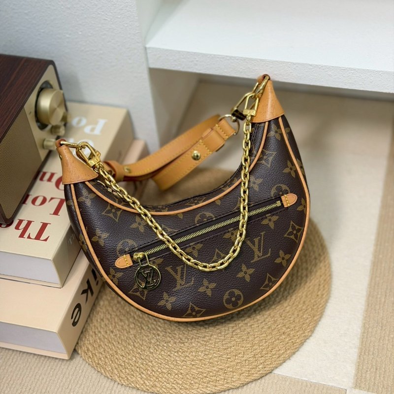(🤍超甜分享價🤍)🏷LV 路易威登．Loop 月亮包/碗豆包 芯片款 M81098-0