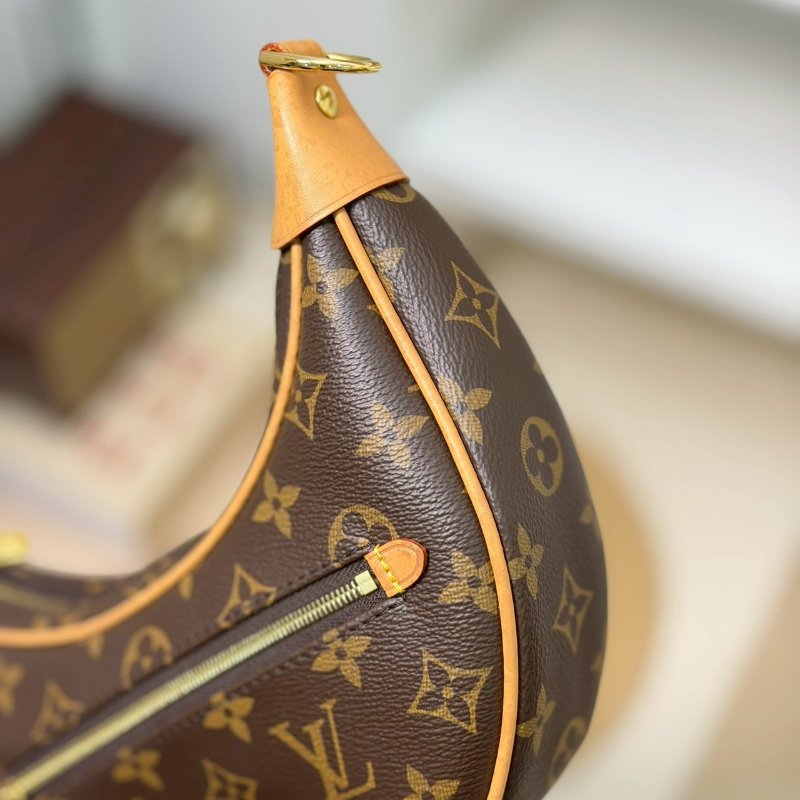 (🤍超甜分享價🤍)🏷LV 路易威登．Loop 月亮包/碗豆包 芯片款 M81098-9