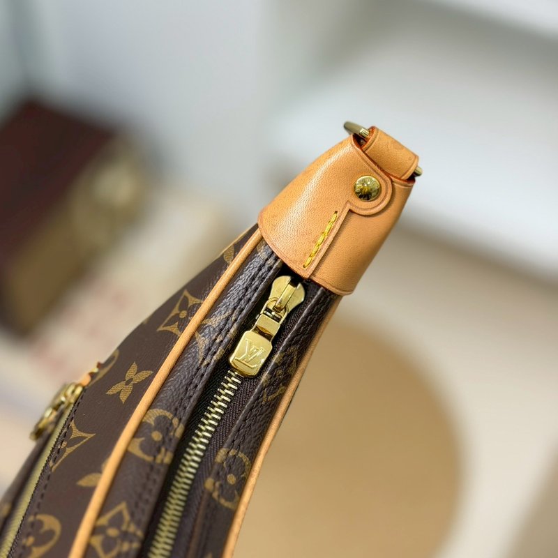 (🤍超甜分享價🤍)🏷LV 路易威登．Loop 月亮包/碗豆包 芯片款 M81098-14
