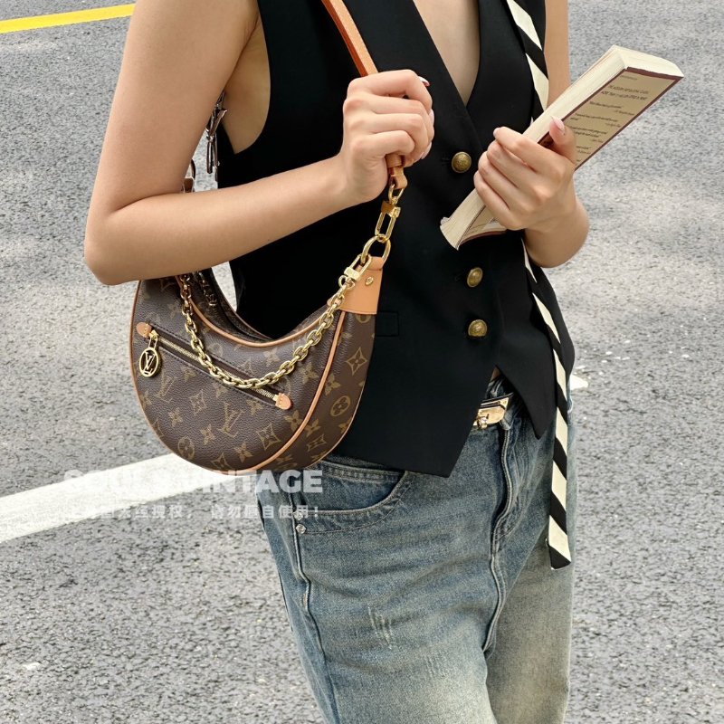 (🤍超甜分享價🤍)🏷LV 路易威登．Loop 月亮包/碗豆包 芯片款 M81098-22