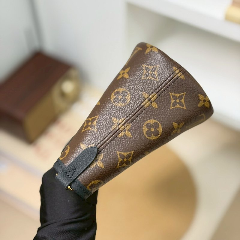 (全網只有這一顆✨！)🏷LV 路易威登．Neverfull Inside Out MM 雙面小托特 芯片款 M28347-2