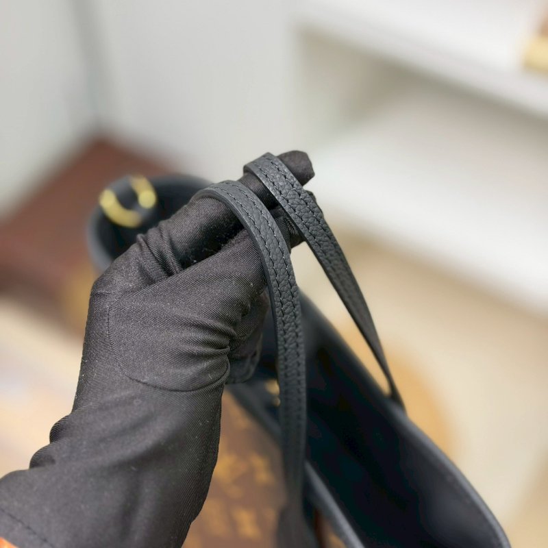 (全網只有這一顆✨！)🏷LV 路易威登．Neverfull Inside Out MM 雙面小托特 芯片款 M28347-13