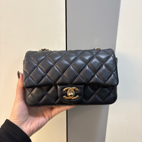 Chanel 黑羊皮金釦mini coco