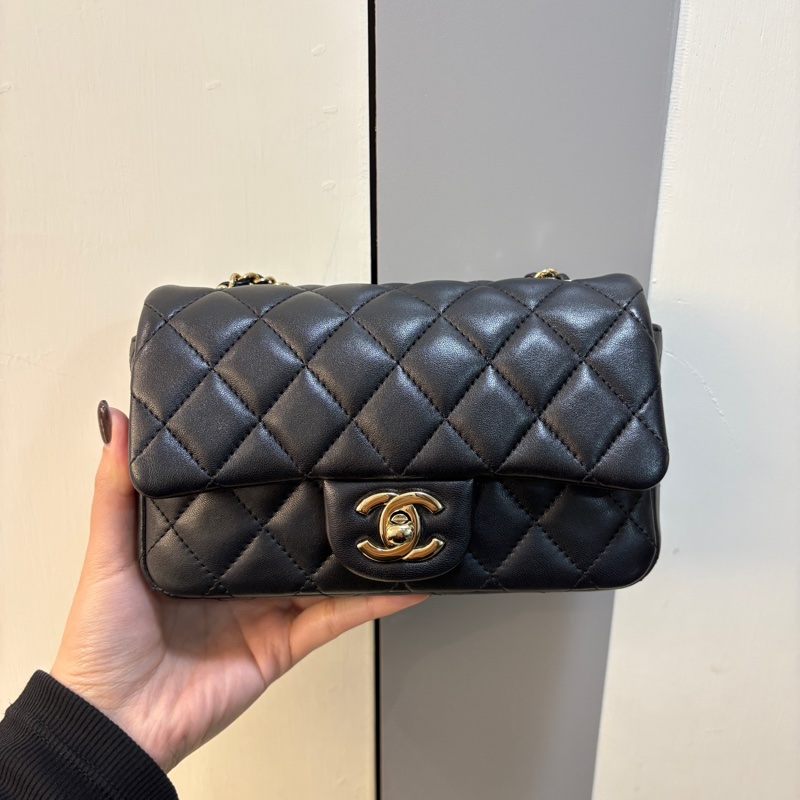 Chanel 黑羊皮金釦mini coco-0