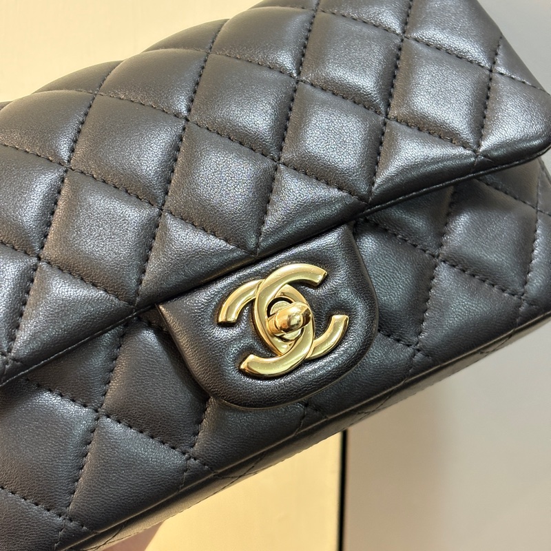 Chanel 黑羊皮金釦mini coco-4