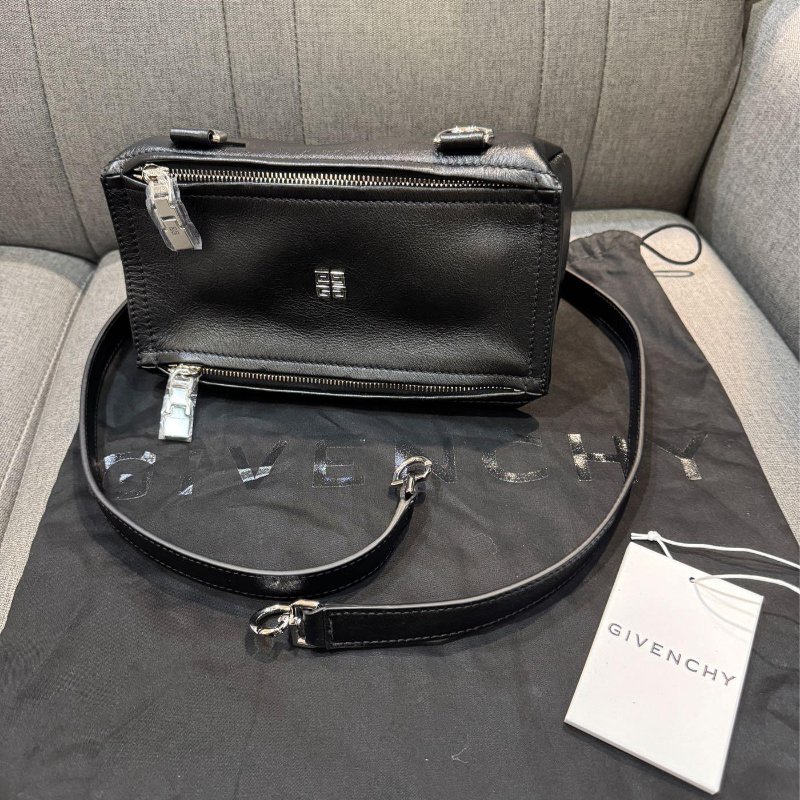 💎Han's house精品服飾💎GIVENCHY 紀梵希 Logo皮 包 背帶可拆-0